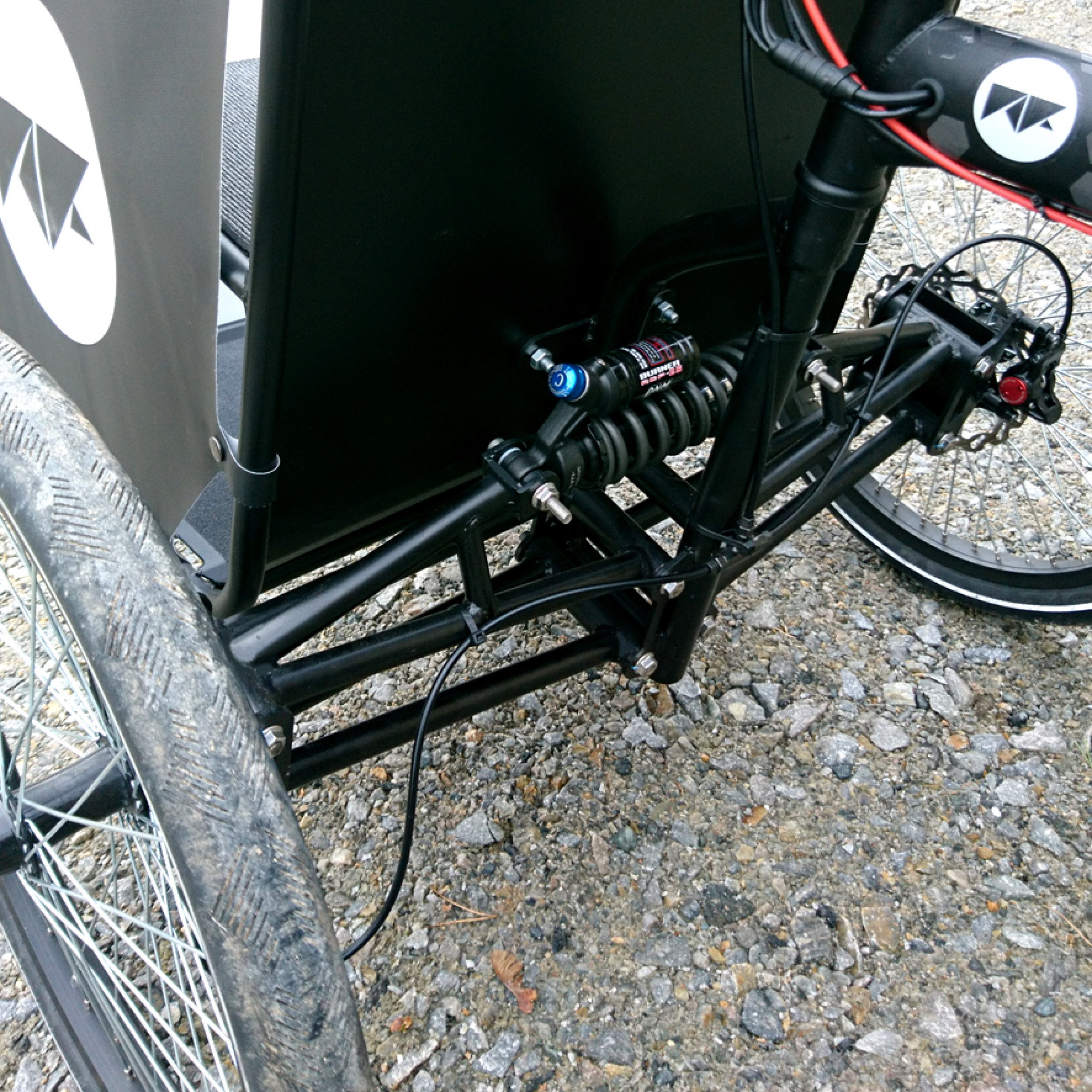 TILTER / vélo électrique pendulaire