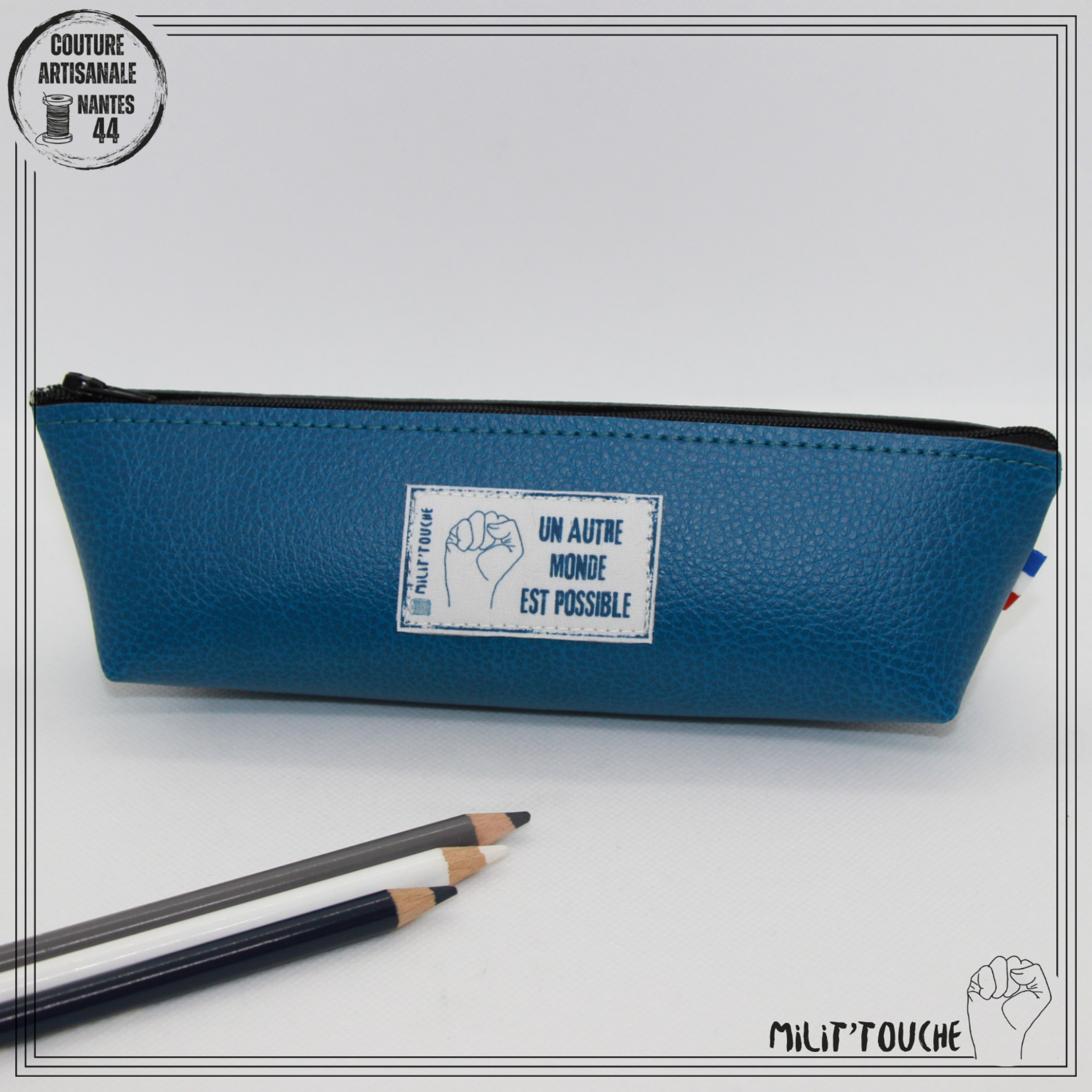 Trousse bleu canard "Un autre monde est possible"