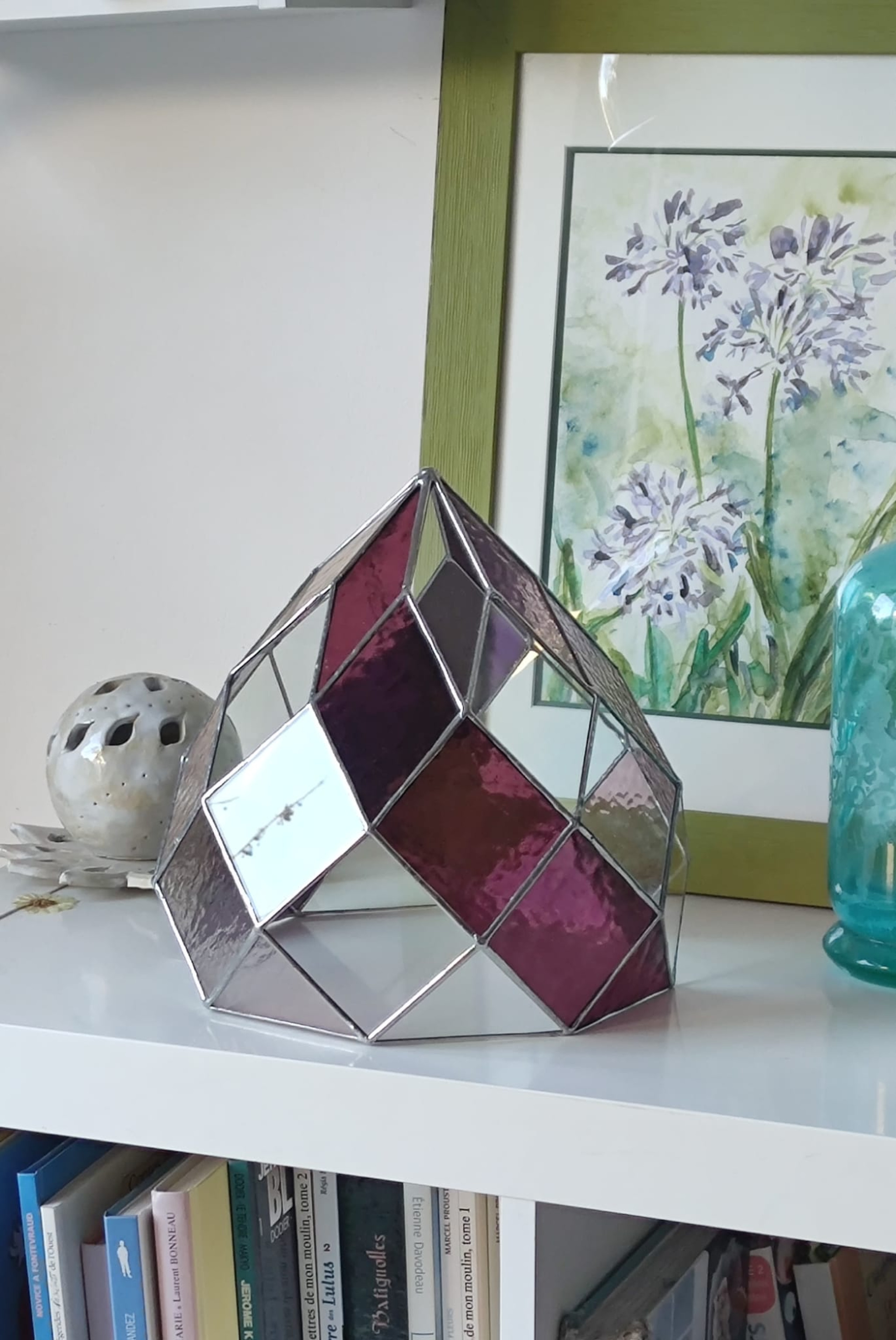 Zome 8 à poser, camaïeu de violets. Volume géométrique à poser, forme zome 8, camaïeu de violets
